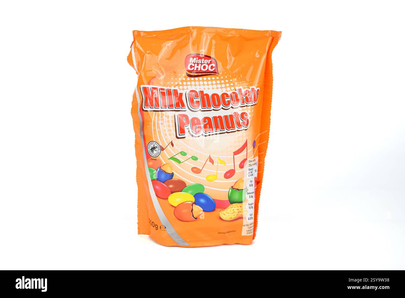 Lidl Mister Choc Milchschokolade Erdnüsse – Wales, Vereinigtes Königreich – 18. Februar 2025 Stockfoto