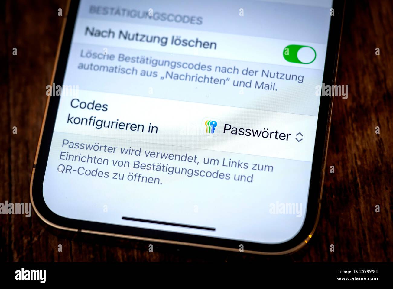 27.02.2025, Thema Smartphone-Nutzung, Apple iPhone13, Passwörter im Passwortmanager automatisch ausfüllen. 27.02.2025, Smartphone 27.02.2025, Smartphone *** 27 02 2025, Smartphone-Nutzung, Apple iPhone13, Passwörter automatisch im Passwortmanager ausfüllen 27 02 2025, Smartphone 27 02 2025, Smartphone Stockfoto