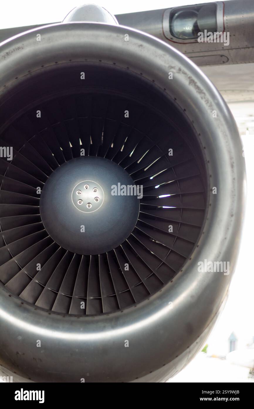 Jet-Triebwerk eines British Aerospace Flugzeugs, das von SkyJet Airlines am Manila Inlandflughafen auf den Philippinen betrieben wird Stockfoto