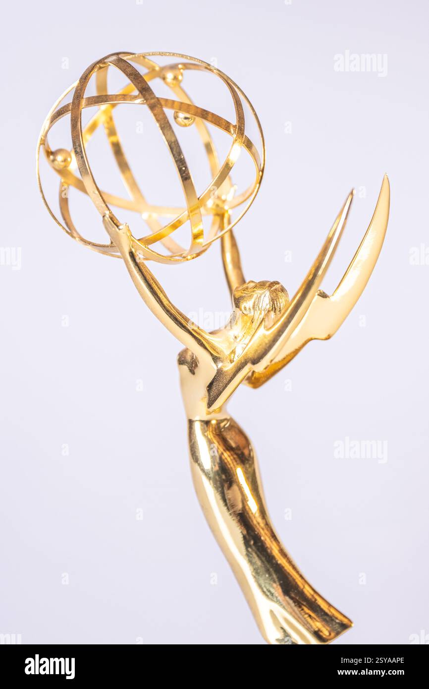 Emmy Award Trophäe - Nahaufnahme einer regionalen Statue, die von der Mittelatlantischen Abteilung der National Academy of Television Arts and Sciences weiß verliehen wurde Stockfoto