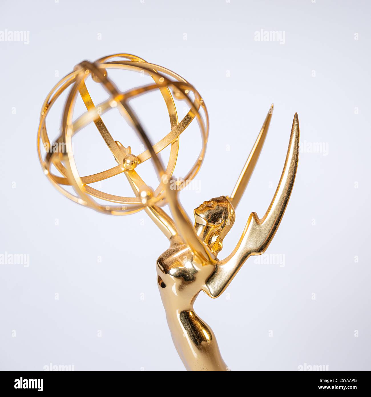 Emmy Award Trophäe - Nahaufnahme einer regionalen Statue, die von der ...