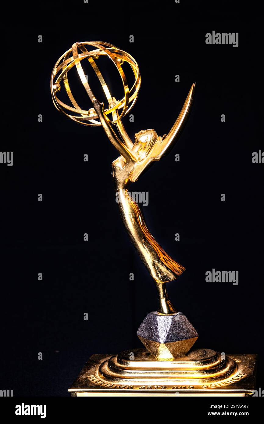 Emmy Award Trophäe - Nahaufnahme einer regionalen Statue, die von der Mittelatlantischen Abteilung der National Academy of Television Arts and Sciences weiß verliehen wurde Stockfoto