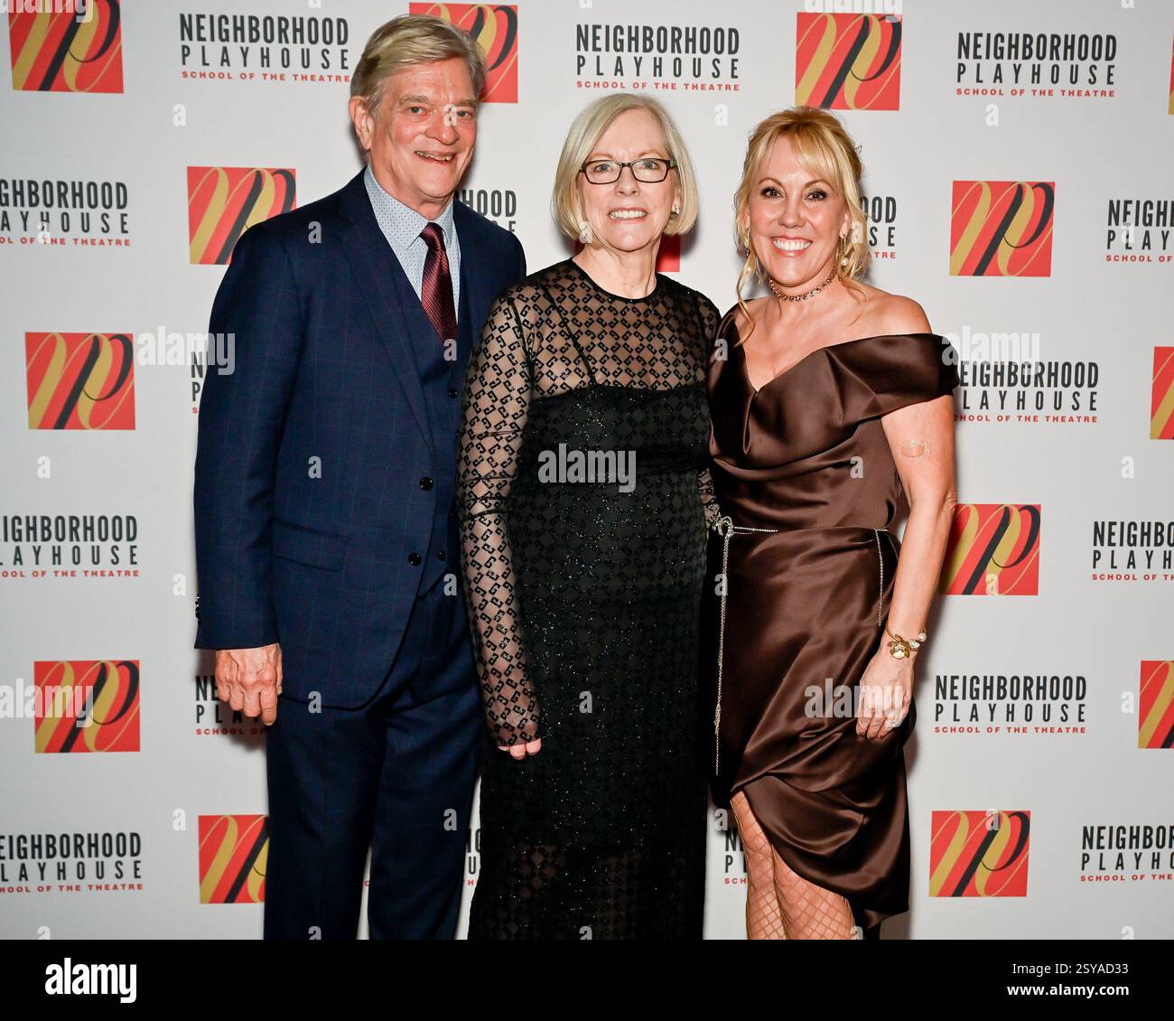 New York, USA. Februar 2025. (L-R) Tom Stewart, die Preisträgerin Pamela Moller Kareman und Heather Randall nehmen am 27. Februar 2025 an der Neighborhood Playhouse Gala in Tavern on the Green in New York Teil. (Foto: Gabriele Holtermann/SIPA USA) Credit: SIPA USA/Alamy Live News Stockfoto