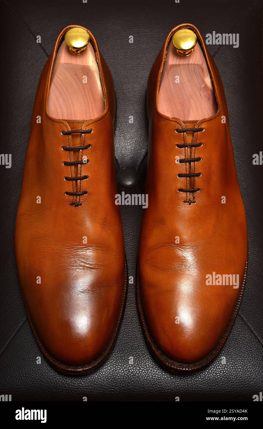 Oxford-Schuhe Aus Kalbsleder Mit Wholecut Für Herren Stockfoto