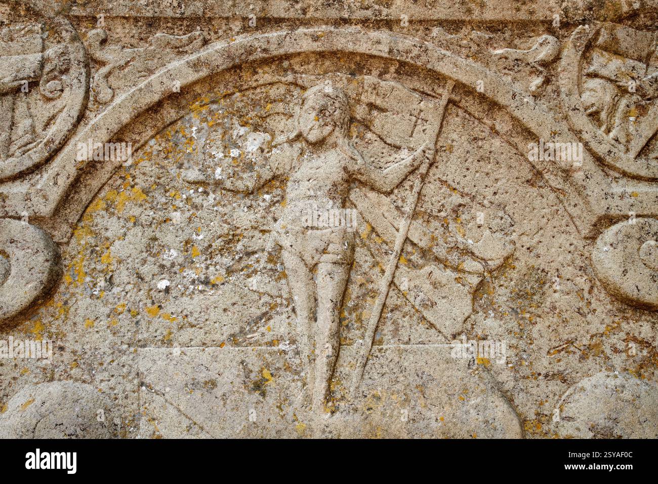Antiken Stein, Kunst oder jesus christus mit Gravur oder Schnitzerei für historisches Denkmal des christentums, des Glaubens oder des Sakraments. Alt, Grabstein oder Skulptur Stockfoto