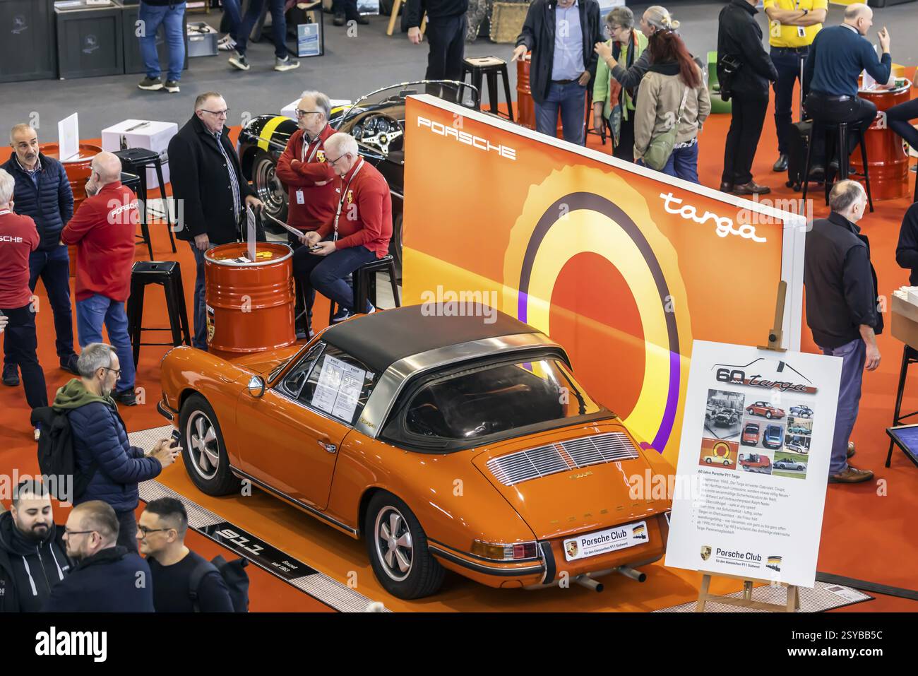 Die Autoshow Retro Classics wird in Stuttgart eröffnet. Mit über 90, 000 Besuchern und mehr als 900 Ausstellern ist die Messe für Fahrkultur im Mittelpunkt Stockfoto