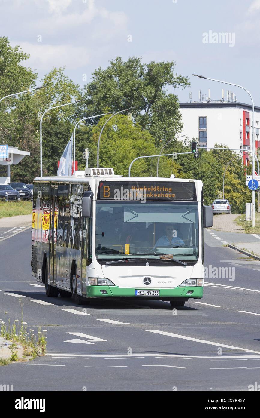 Bus im Stadtverkehr, Linie B in der Nähe des Riesaparks, Riesa, Sachsen, Deutschland, Europa Stockfoto
