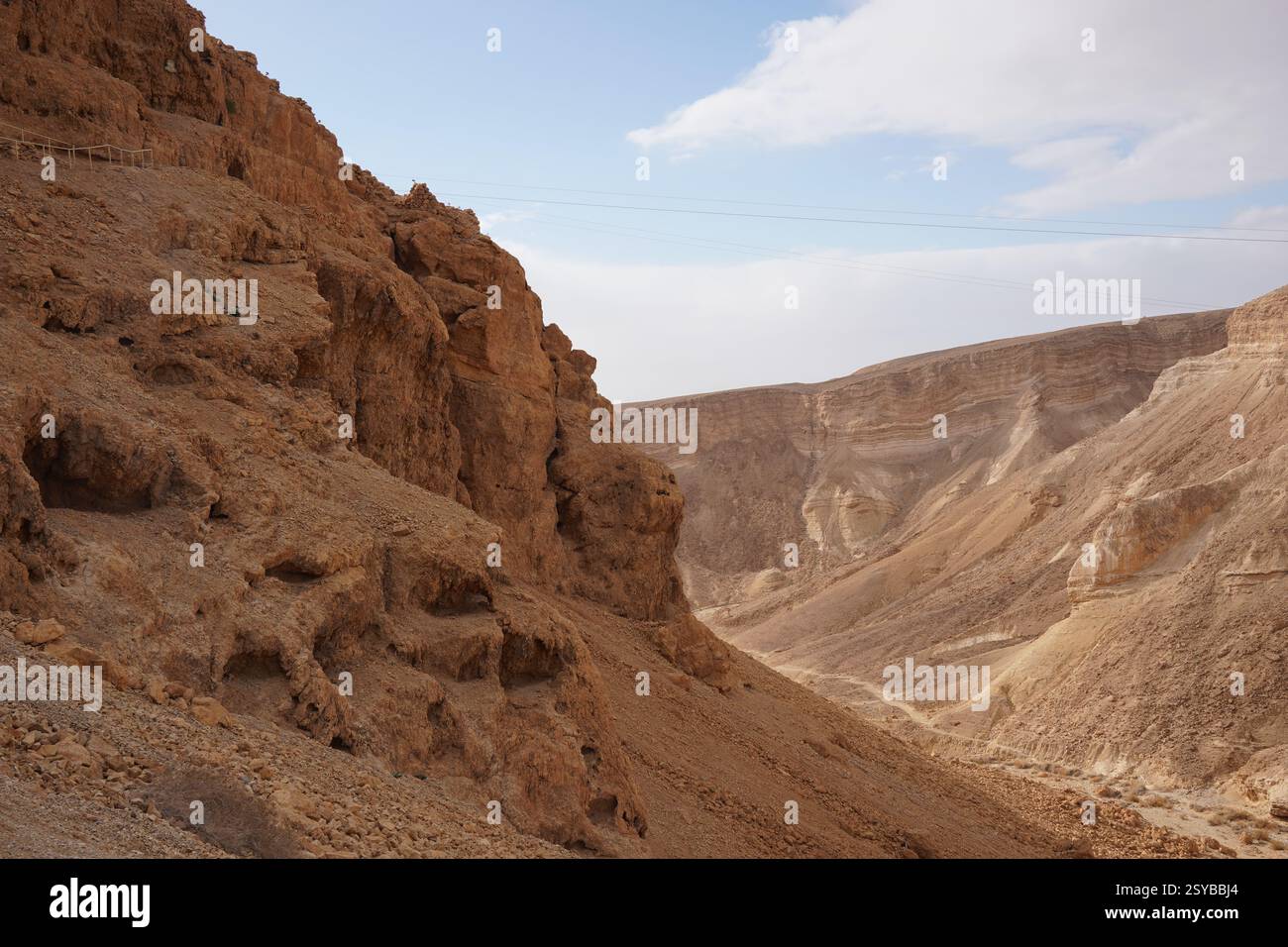 Israel Panoramablick von der Masada-Festung im Nationalpark in der Wüste Negev Judaean in der Nähe des Toten Meeres. Stockfoto