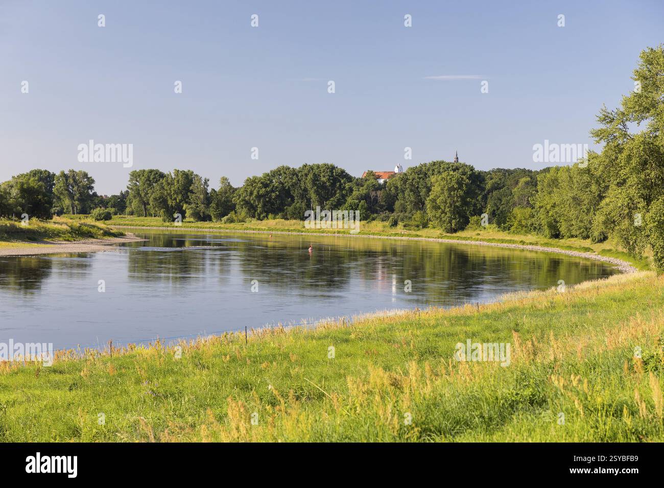 Elbbogen nördlich von Strehla am Nixstein, von weitem sehen Sie die Türme der Burg, Strehla, Sachsen, Deutschland, Europa Stockfoto