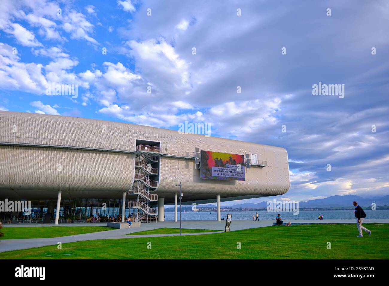 Das Centro Botín in santander, spanien, ist ein Museum für moderne Kunst, das von dem Architekten Renzo Piano entworfen wurde. Centro botin Art Center, santander, spanien Stockfoto