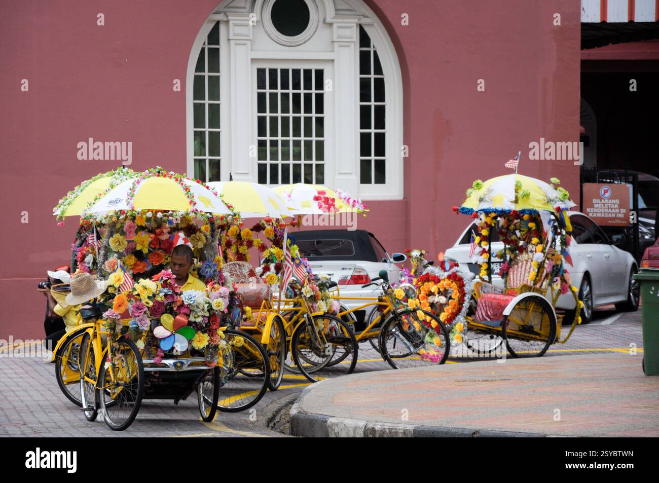 29. September 2009. Malacca, Malaysia - Trischas-Parken, während Sie am Stadthuys oder am Roten Platz auf Kunden warten. Stockfoto