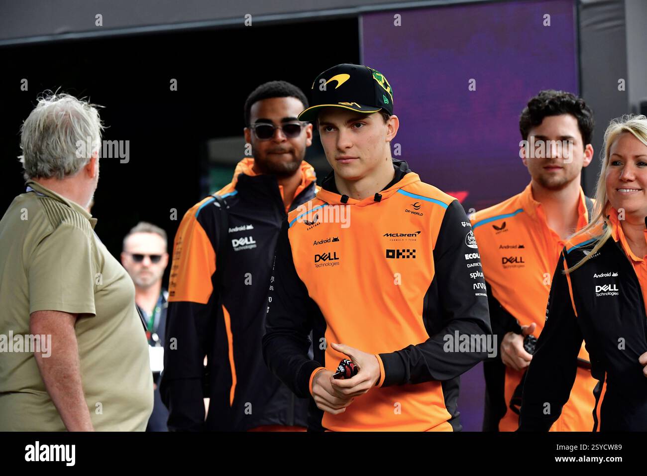 Der australische Fahrer McLaren Formel-1-Pilot Oscar Piastri im Fahrerlager der australischen Runde der Formel-1-Weltmeisterschaft 2024 Stockfoto