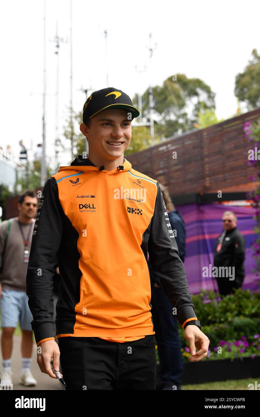 Der australische Fahrer McLaren Formel-1-Pilot Oscar Piastri im Fahrerlager der australischen Runde der Formel-1-Weltmeisterschaft 2024 Stockfoto