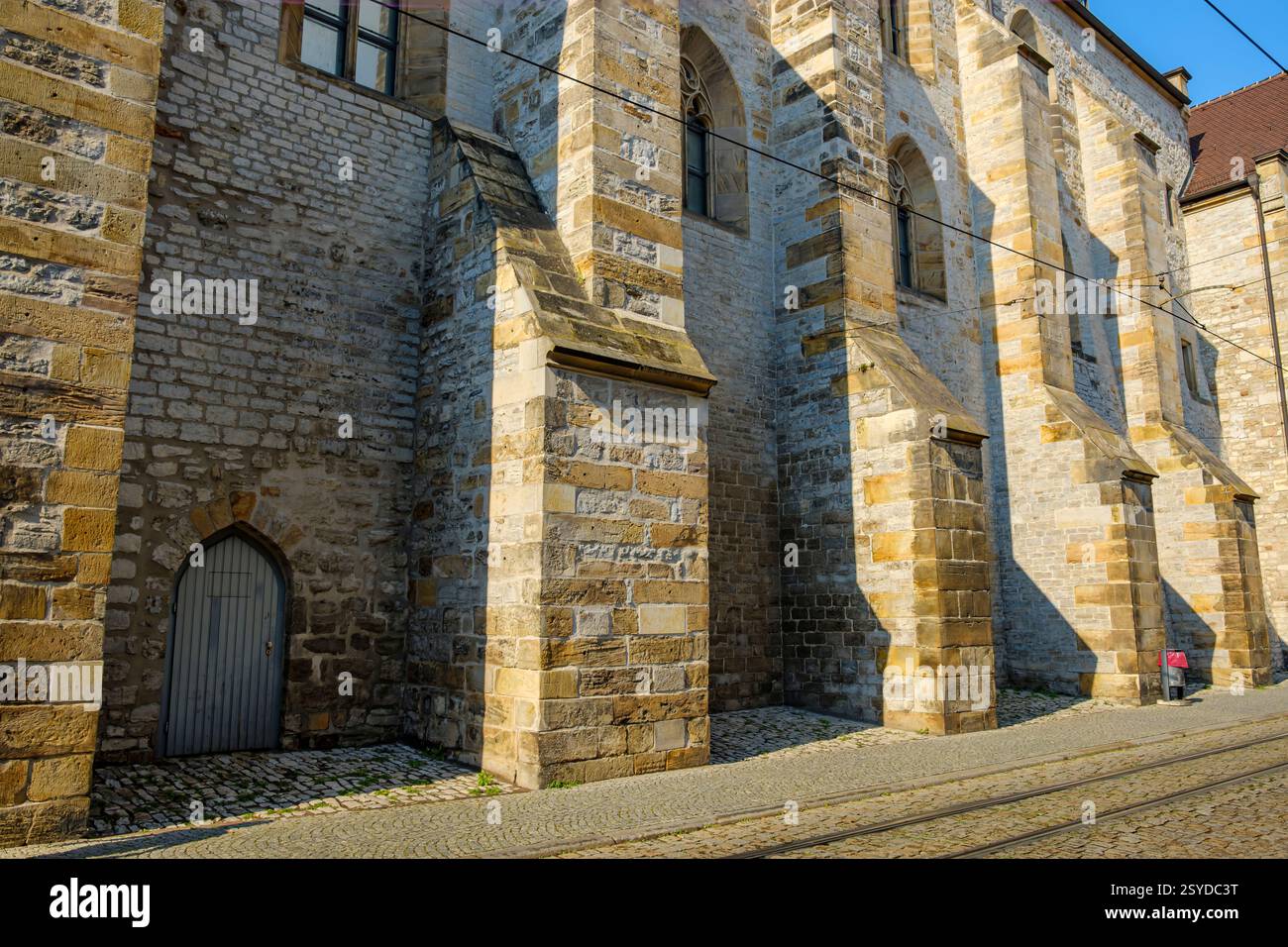 Fakultät für Katholische Theologie der Universität Erfurt, anbau an der Südseite des Marienkathauses in Erfurt, Thüringen, Deutschland. Stockfoto