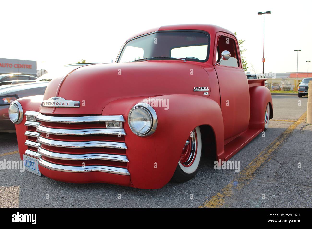Klassischer, restaurierter Pickup mit roter Trittstufe von Chevrolet Stockfoto