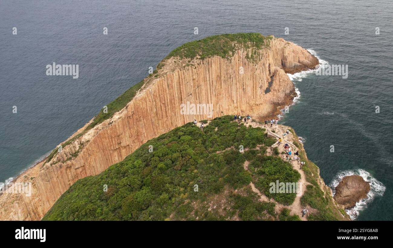 Eine sechseckige Säulenlandschaft im Hong Kong Geopark auf Sai Kung der Insel Po Pin Chau Stockfoto