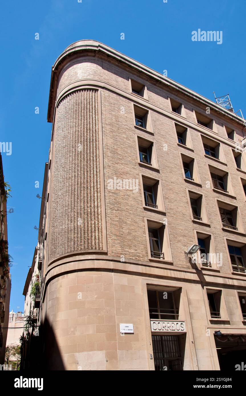 Edificio de Correos enfrente de la sede Central, Barcelona, 20. Jahrhundert Architektur, Ciutat Vella, Spanien Stockfoto