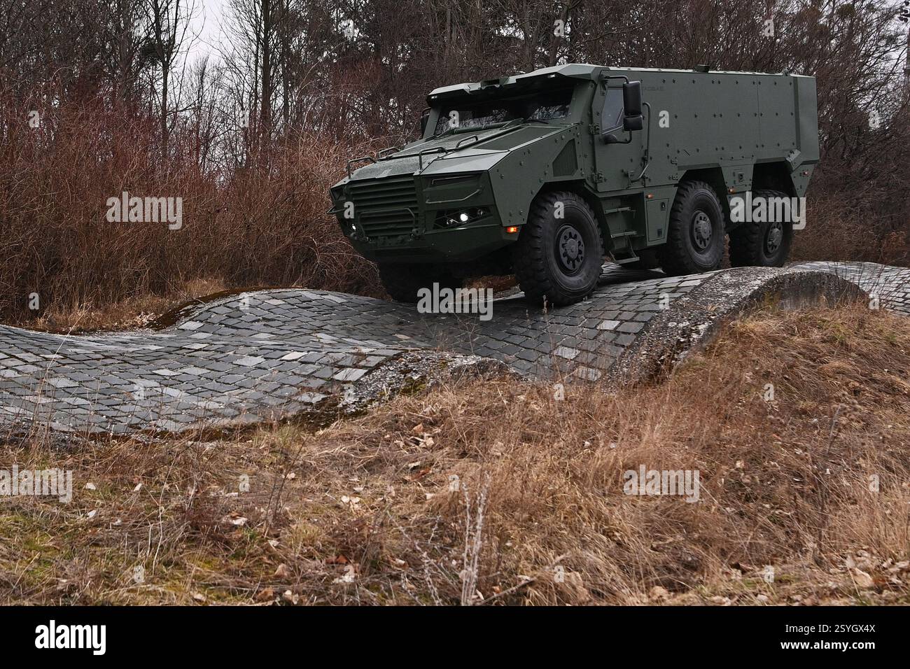 Koprivnice, Tschechische Republik. Februar 2025. Präsentation des Panzerfahrzeugs Tatra Defence TADEAS 6x6 in Koprivnice, Tschechische Republik, 26. Februar 2025. Quelle: Jaroslav Ozana/CTK Photo/Alamy Live News Stockfoto