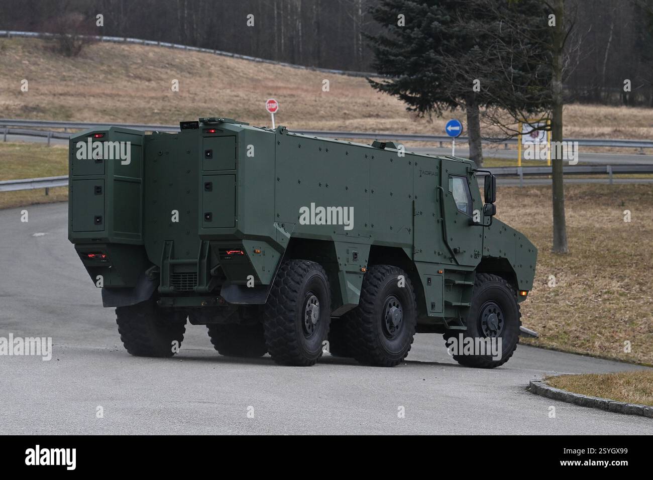 Koprivnice, Tschechische Republik. Februar 2025. Präsentation des Panzerfahrzeugs Tatra Defence TADEAS 6x6 in Koprivnice, Tschechische Republik, 26. Februar 2025. Quelle: Jaroslav Ozana/CTK Photo/Alamy Live News Stockfoto