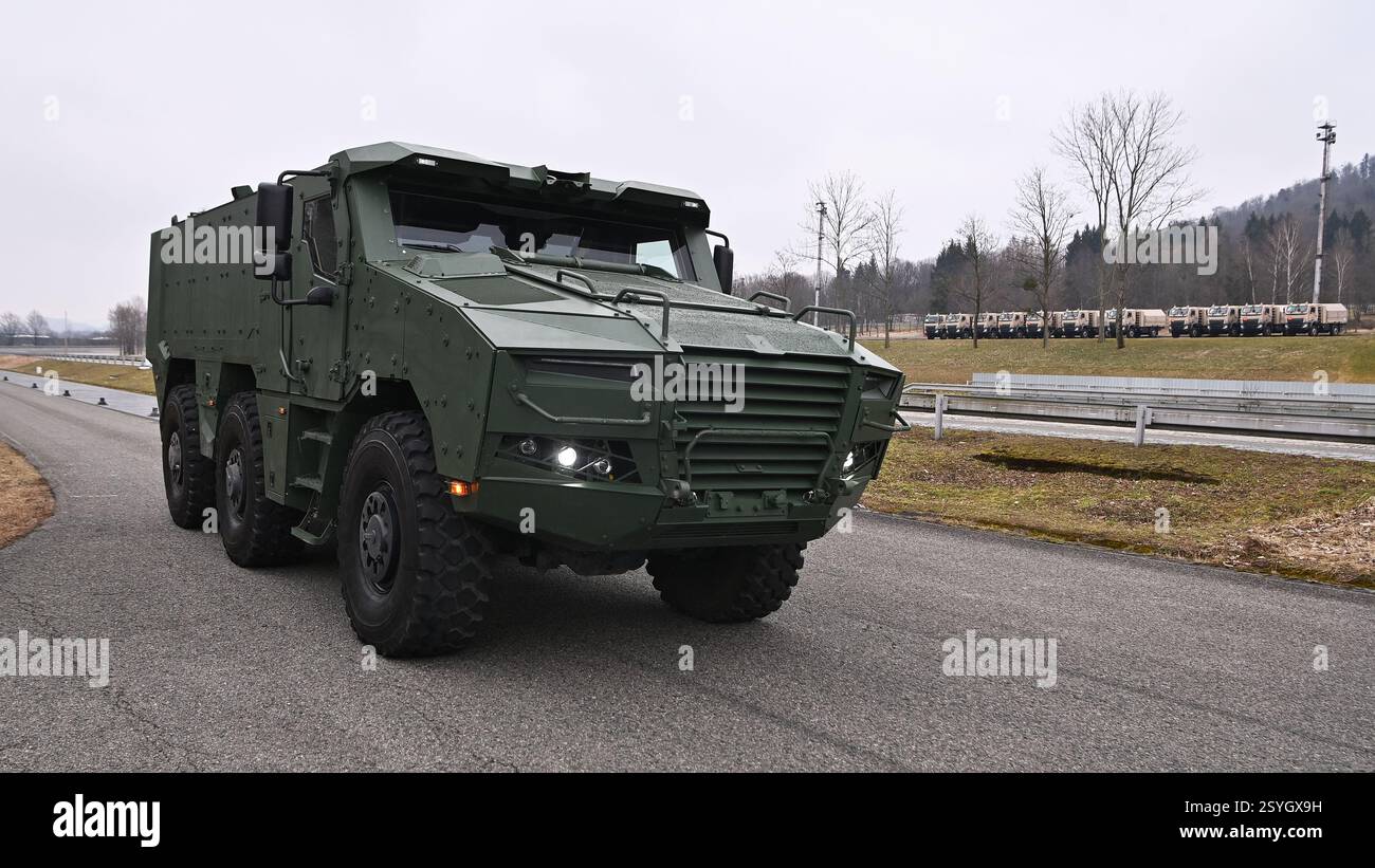 Koprivnice, Tschechische Republik. Februar 2025. Präsentation des Panzerfahrzeugs Tatra Defence TADEAS 6x6 in Koprivnice, Tschechische Republik, 26. Februar 2025. Quelle: Jaroslav Ozana/CTK Photo/Alamy Live News Stockfoto