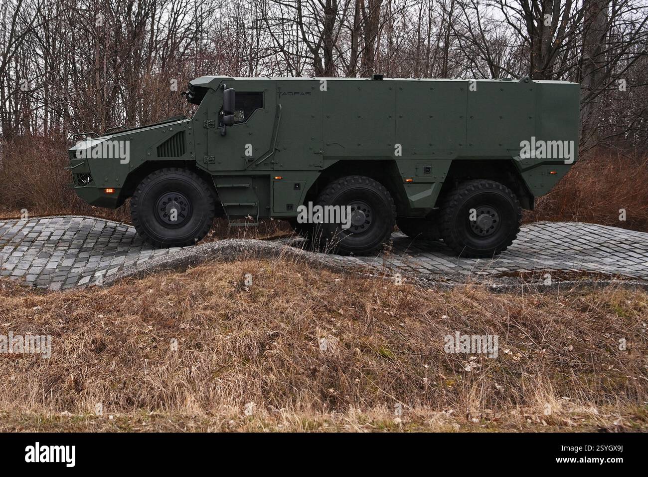 Koprivnice, Tschechische Republik. Februar 2025. Präsentation des Panzerfahrzeugs Tatra Defence TADEAS 6x6 in Koprivnice, Tschechische Republik, 26. Februar 2025. Quelle: Jaroslav Ozana/CTK Photo/Alamy Live News Stockfoto