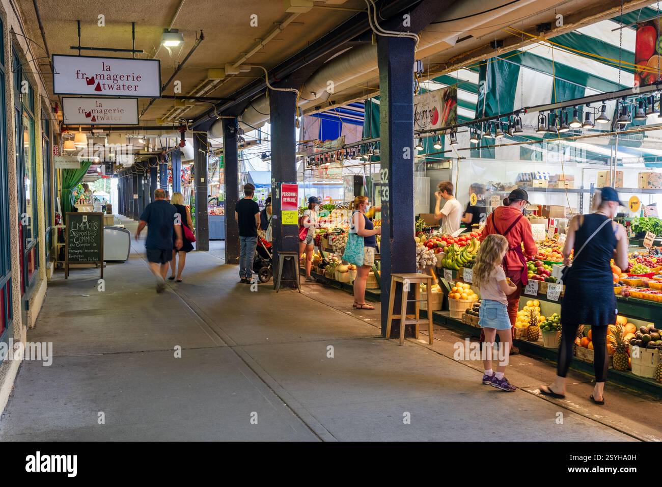 Montreal, Québec, Kanada - 24. August 2021: Atwater Market (Marché Atwater), eine Markthalle im Viertel Saint-Henri von Montreal, eröffnet 1933 Stockfoto