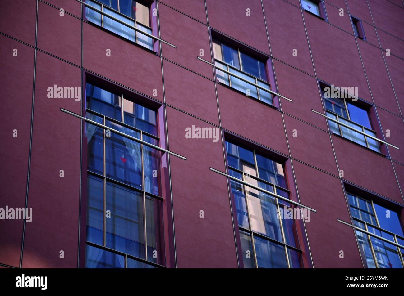 Landschaft mit malerischem Blick auf den Shiseido Beauty Parlour Shop auf der Chuo-dori Avenue in Ginza, Tokio Japan. Stockfoto