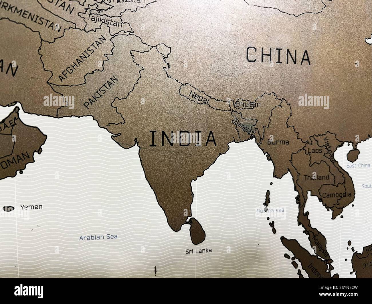Kartendarstellung von Südasien, nahe gelegenen Ländern und geografischen Merkmalen, die deutlich gekennzeichnet sind. Stockfoto