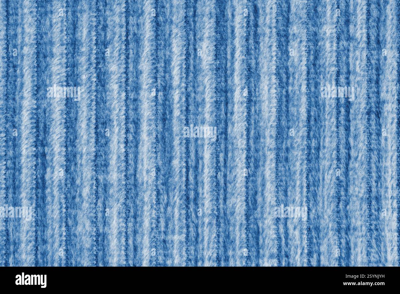 Ridge Makrotextur aus Velours Cordblau. Großer gerippter, grober gewebter Samtstoff, gestreifte Polsterung Textur Stoffhintergrund, Möbeltextilien Stockfoto