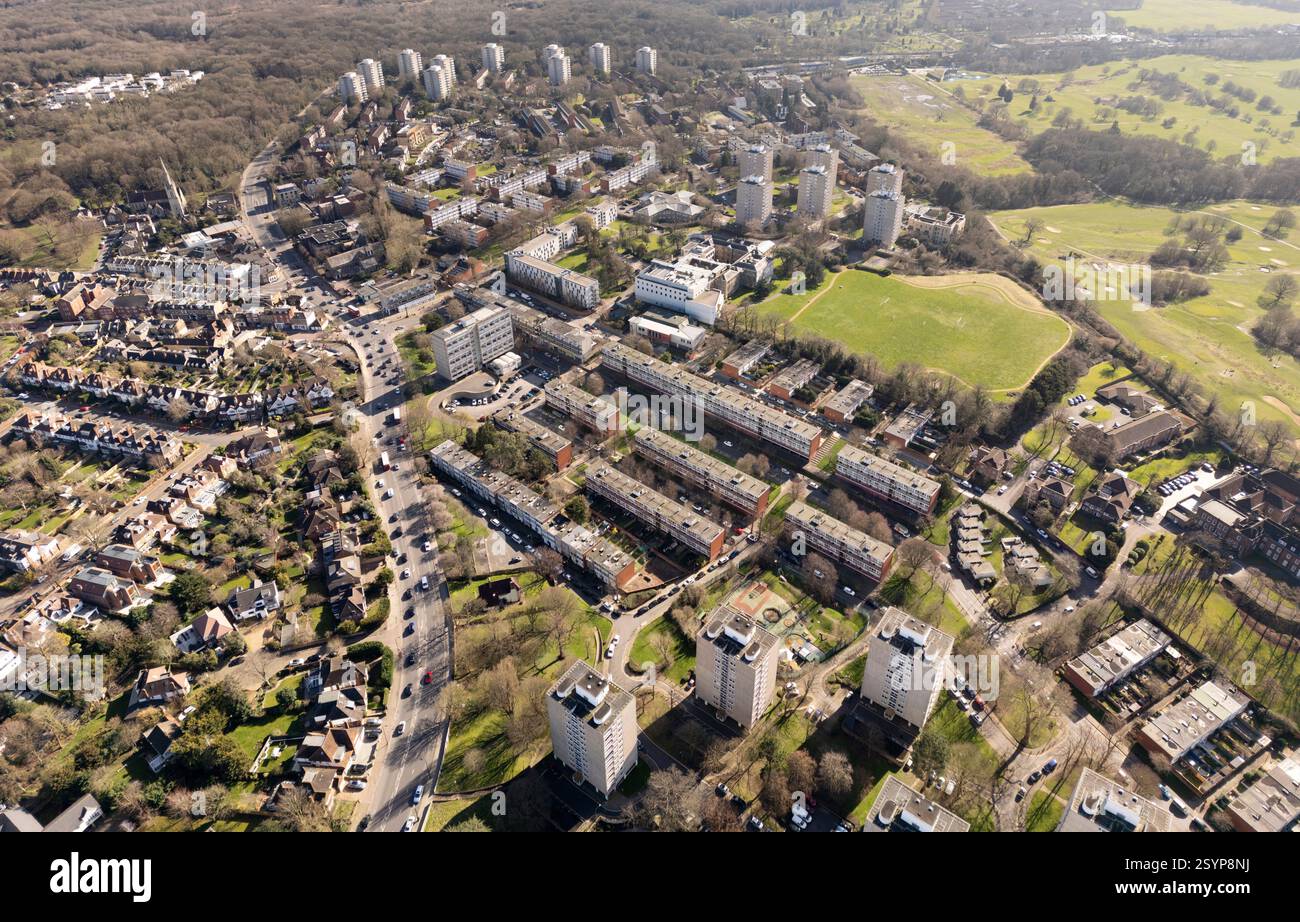 Das Alton Estate ist ein sehr großes stadthaus in Roehampton im Südwesten Londons. Eines der größten Landsitze im Vereinigten Königreich Stockfoto