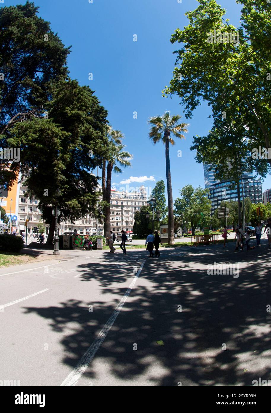 Diagonal Avenue und Francesc Macià Platz, eines der wohlhabendsten Wohn- und Geschäftsviertel in Barcelona, Spanien Stockfoto