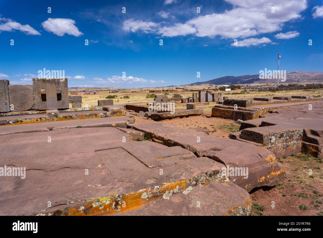 Nahaufnahme von Präzisions-Cut-Megalithen in Puma Punku in Bolivien, einem archäologischen Wunder der antiken Andenkultur Stockfoto