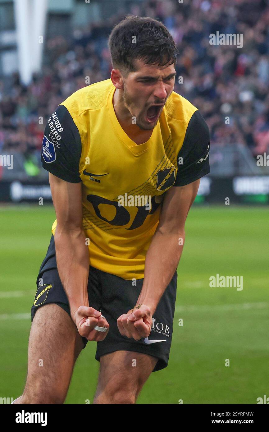 Utrecht, Niederlande. März 2025. UTRECHT, NIEDERLANDE - 1. MÄRZ: Leo Greiml vom NAC Breda feiert ein perfektes Tackle, um beim niederländischen Eredivisie-Spiel zwischen FC Utrecht und NAC Breda im Stadion de Galgenwaard am 1. März 2025 in Utrecht, Niederlande, ein Tor vor dem FC Utrecht zu verhindern. (Foto: Ben Gal/Orange Pictures) Credit: Orange Pics BV/Alamy Live News Stockfoto