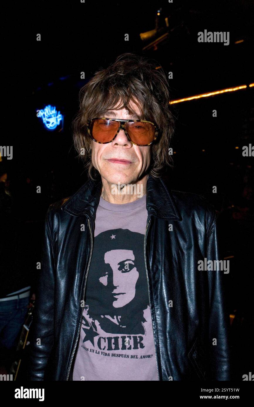 1. März 2025: DAVID ROGER JOHANSEN (* 9. Januar 1950 bis 28. Februar 2025) war ein US-amerikanischer Sänger, Songwriter und Schauspieler, der vor allem als Leadsänger der Proto-Punkband The New York Dolls bekannt war. Bekannt wurde er auch durch seine Arbeiten unter dem Pseudonym Buster Poindexter. DATEIFOTO: 20. Mai 2009 – Solana Beach, Kalifornien, USA – David Johansen, Leadsänger und Gründer der New York Dolls in der Belly Up Tavern in Solana Beach am 20. Mai 2009. (Kreditbild: © Daniel Knighton/ZUMA Press) NUR REDAKTIONELLE VERWENDUNG! Nicht für kommerzielle ZWECKE! Stockfoto