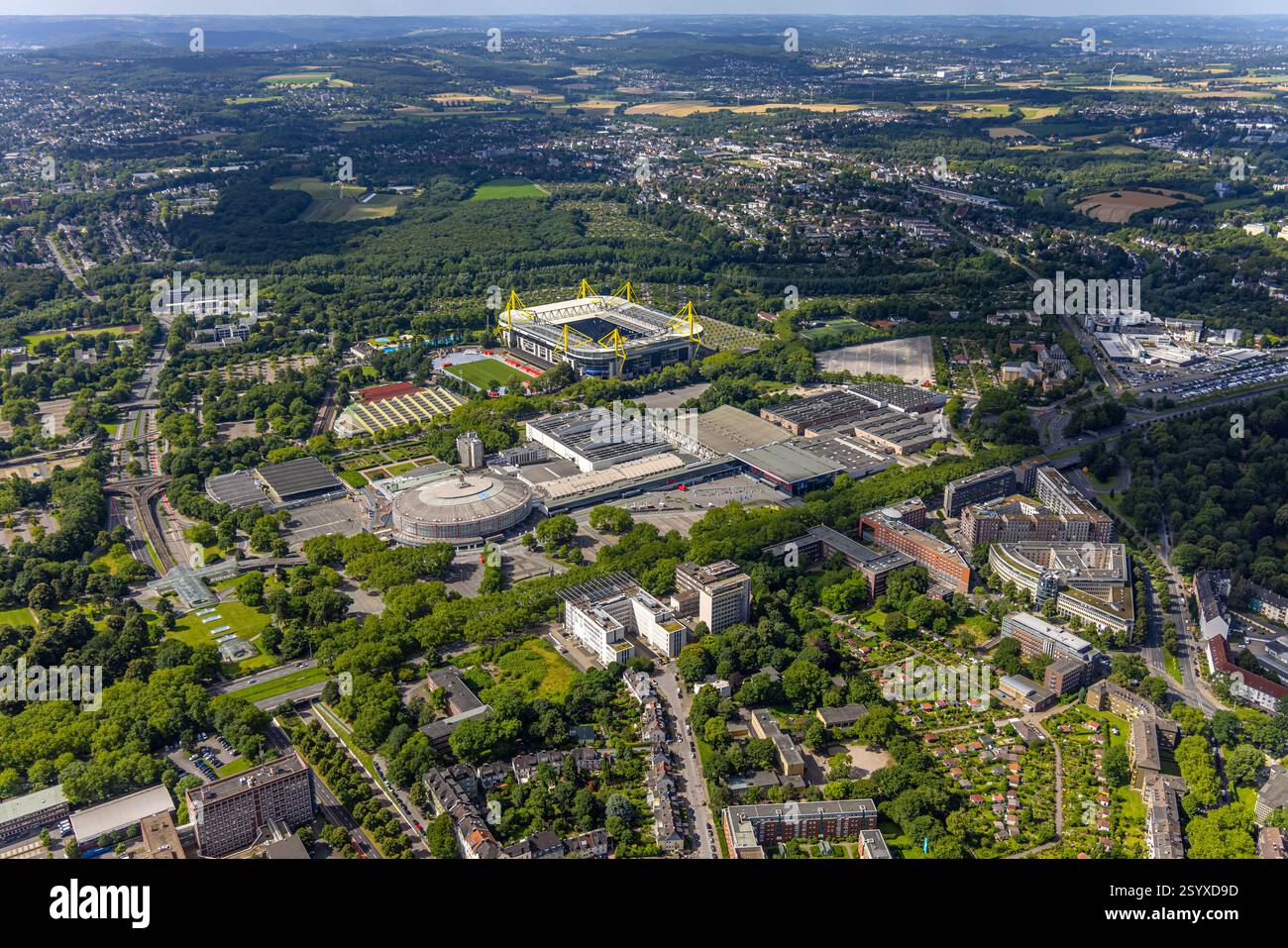 Luftaufnahme, Signal Iduna Park, auch Westfalenstadion, Bundesliga Stadion des BVB 09 Borussia Dortmund, Austragungsort der UEFA Euro 2024, Westfalenhallen trad Stockfoto