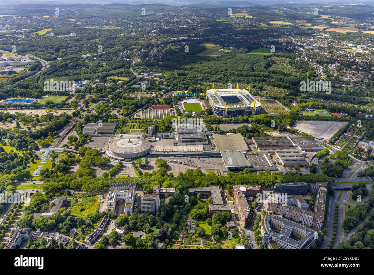 Luftaufnahme, Signal Iduna Park, auch Westfalenstadion, Bundesliga Stadion des BVB 09 Borussia Dortmund, Austragungsort der UEFA Euro 2024, Westfalenhallen trad Stockfoto