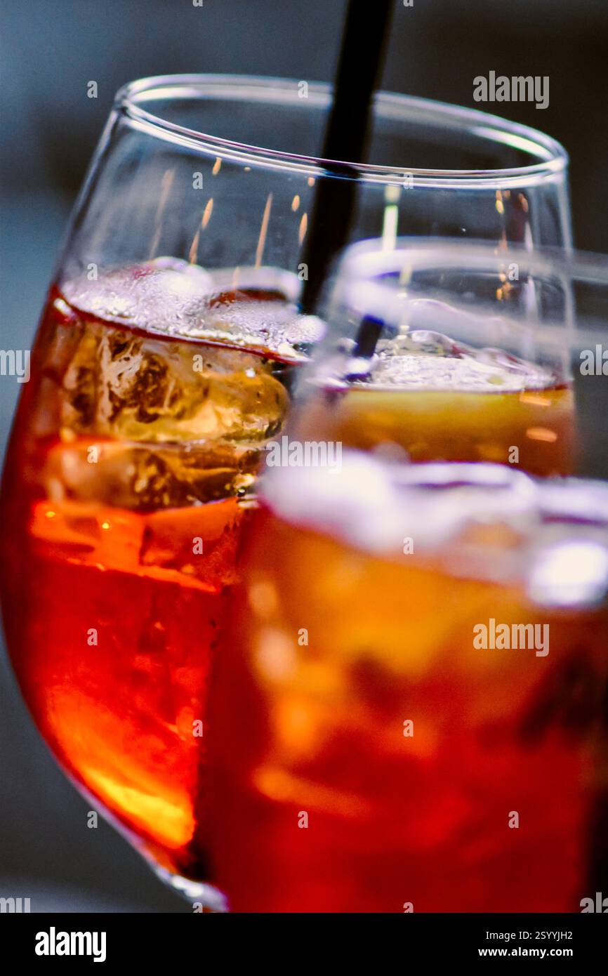 Aperol Spritz, der klassische italienische Aperitif. Stockfoto