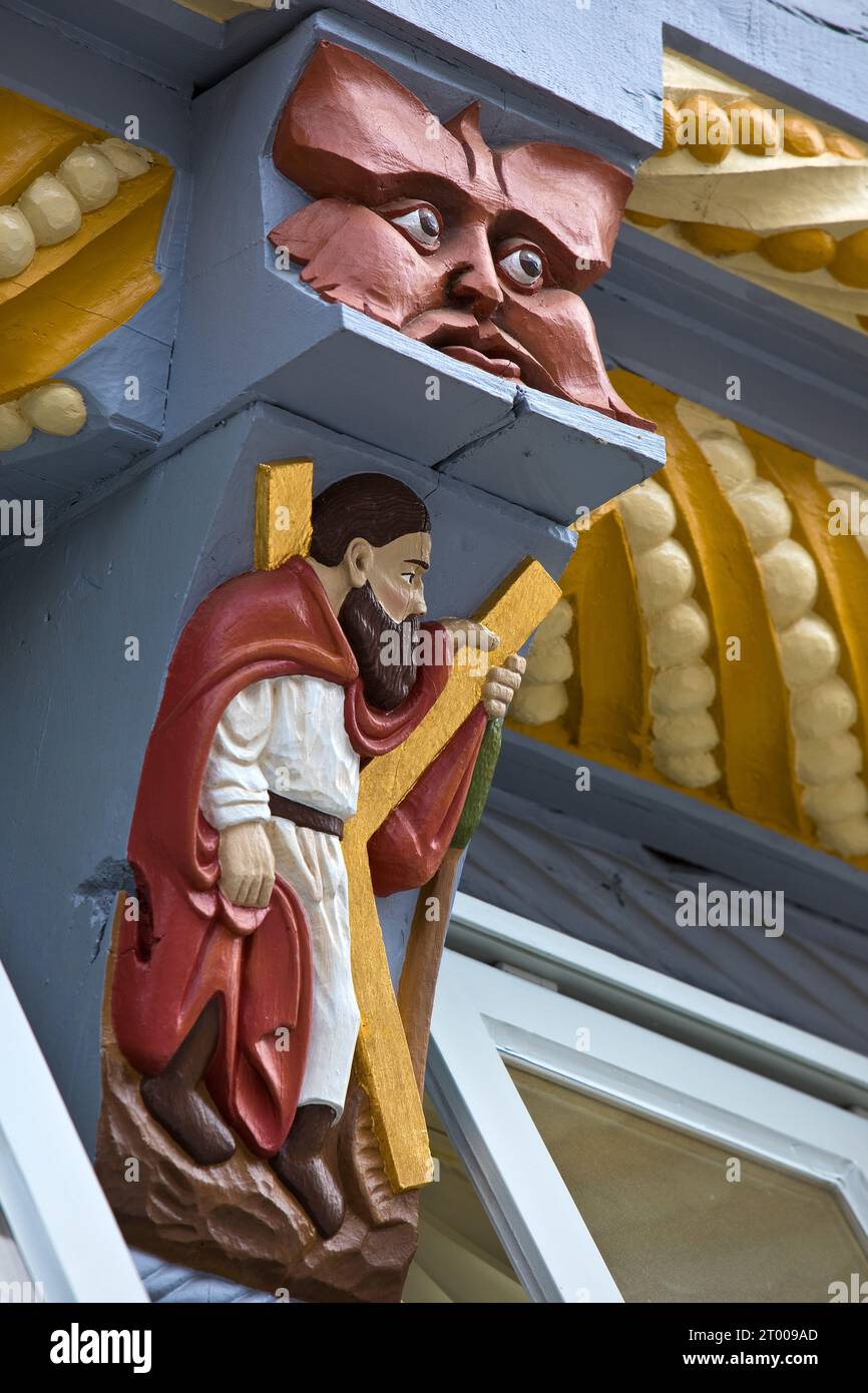 Holzschnitzerei am Stiftsherrenhaus, Weserrenaissance, Altstadt, Hameln, Deutschland, Europa Stockfoto