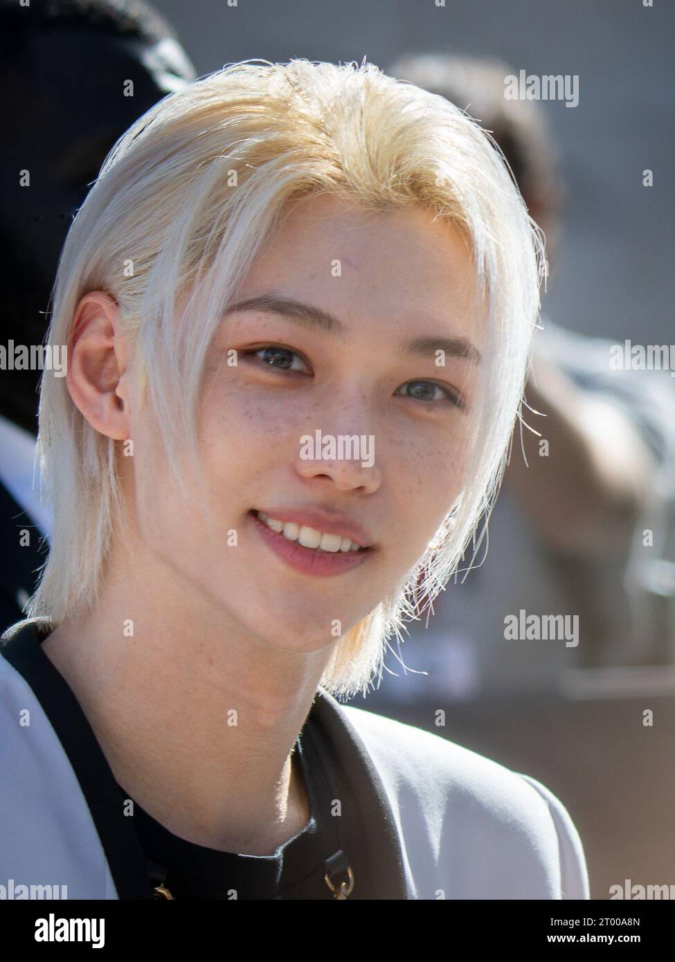 Paris, Frankreich. Oktober 2023. Der Kpop-Sänger Felix Lee besucht die Louis Vuitton Womenswear Spring/Summer 2024 Show im Rahmen der Paris Fashion Week auf der PARIS FASHION WEEK - 02. OKTOBER 2023 Credit: Jacques Julien/Alamy Live News Credit: Jacques Julien/Alamy Live News Stockfoto