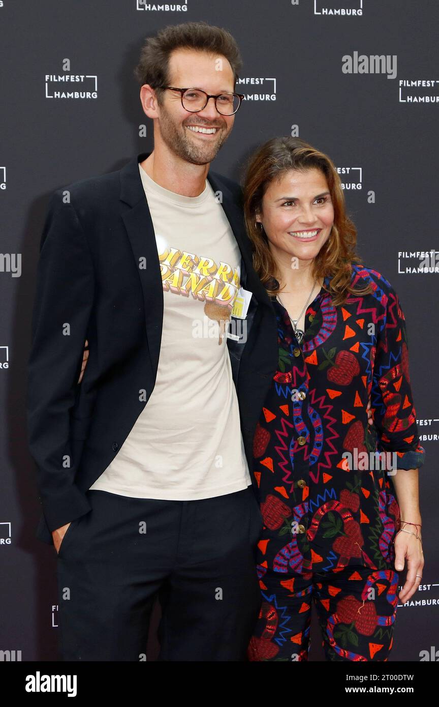 Jonas Grosch und Katharina Wackernagel bei der Premiere der Amazon Prime Video-Serie Letzte Ausfahrt Schinkenstraße auf dem 31. Filmfest Hamburg 2023 im Cinemaxx Dammtor. Hamburg, 02.10.2023 *** Jonas Grosch und Katharina Wackernagel bei der Premiere der Amazon Prime Video-Serie Last Exit Schinkenstraße beim Filmfest Hamburg 31 2023 im Cinemaxx Dammtor Hamburg, 02 10 2023 Foto:XC.xTamckex/xFuturexImagex schinkenstrasse_3048 Credit: Imago/Alamy Live News Stockfoto