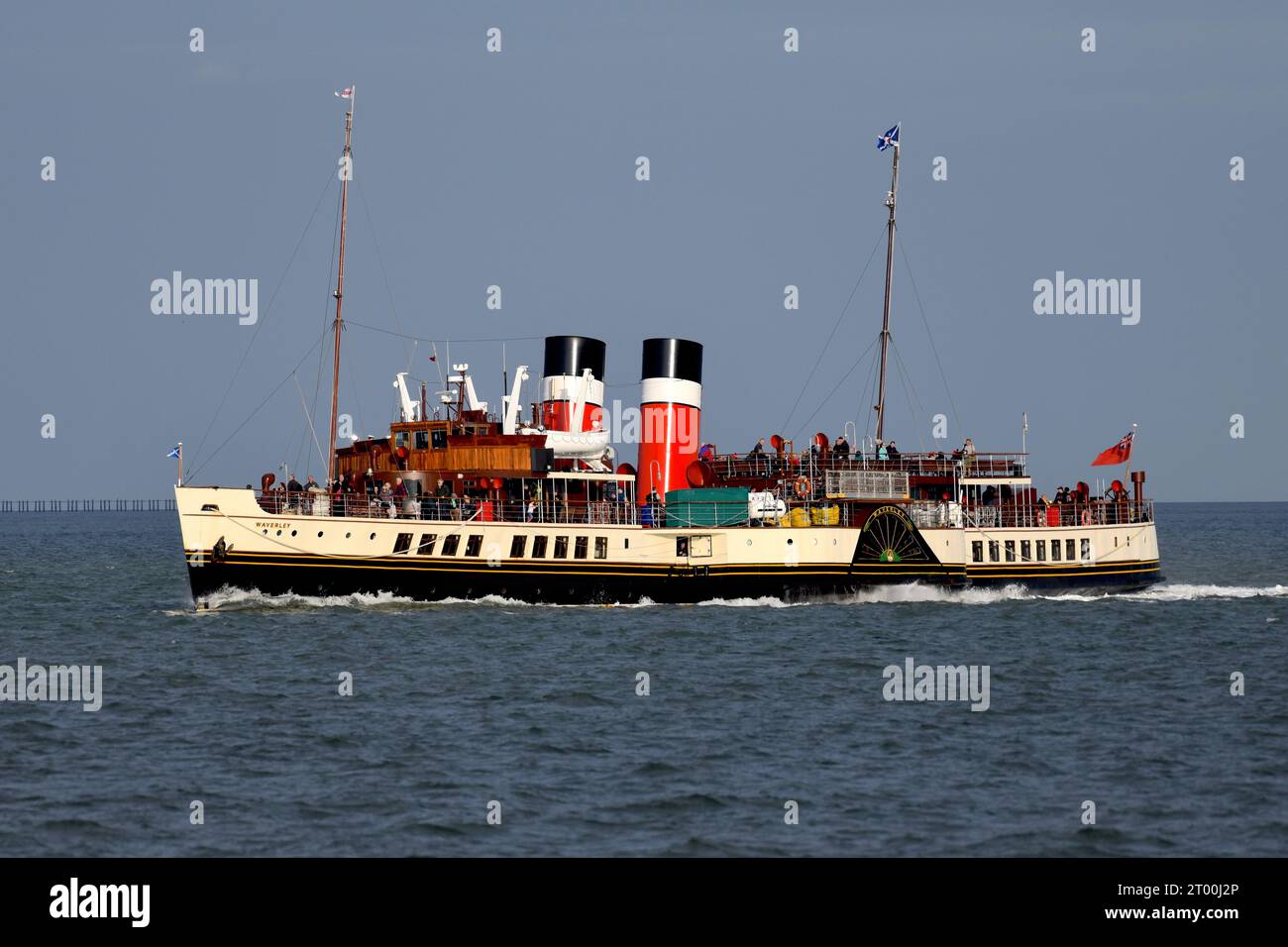 Der Raddampfer Waverley wurde 1946 auf den Markt gebracht und ist der letzte im Einsatz befindliche Raddampfer. Das historische Schiff besucht Gravesend im September für e Stockfoto