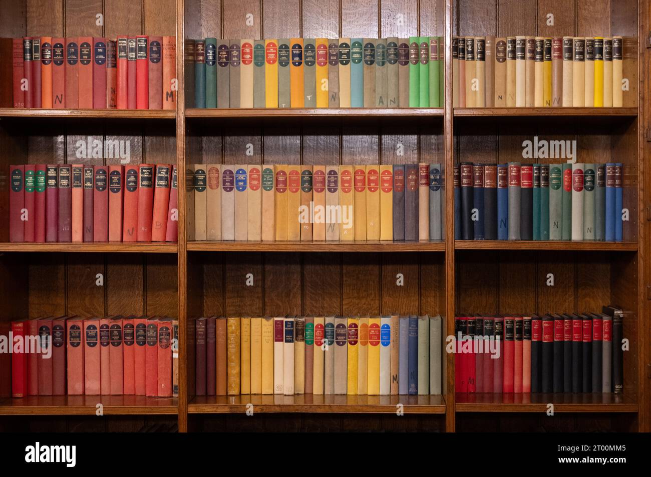 Bletchley Park, einst Heimat des britischen Codebrechens, veranstaltet im November 2023 auch den weltweit ersten KI-Sicherheitsgipfel. Das ist die Bibliothek. Stockfoto