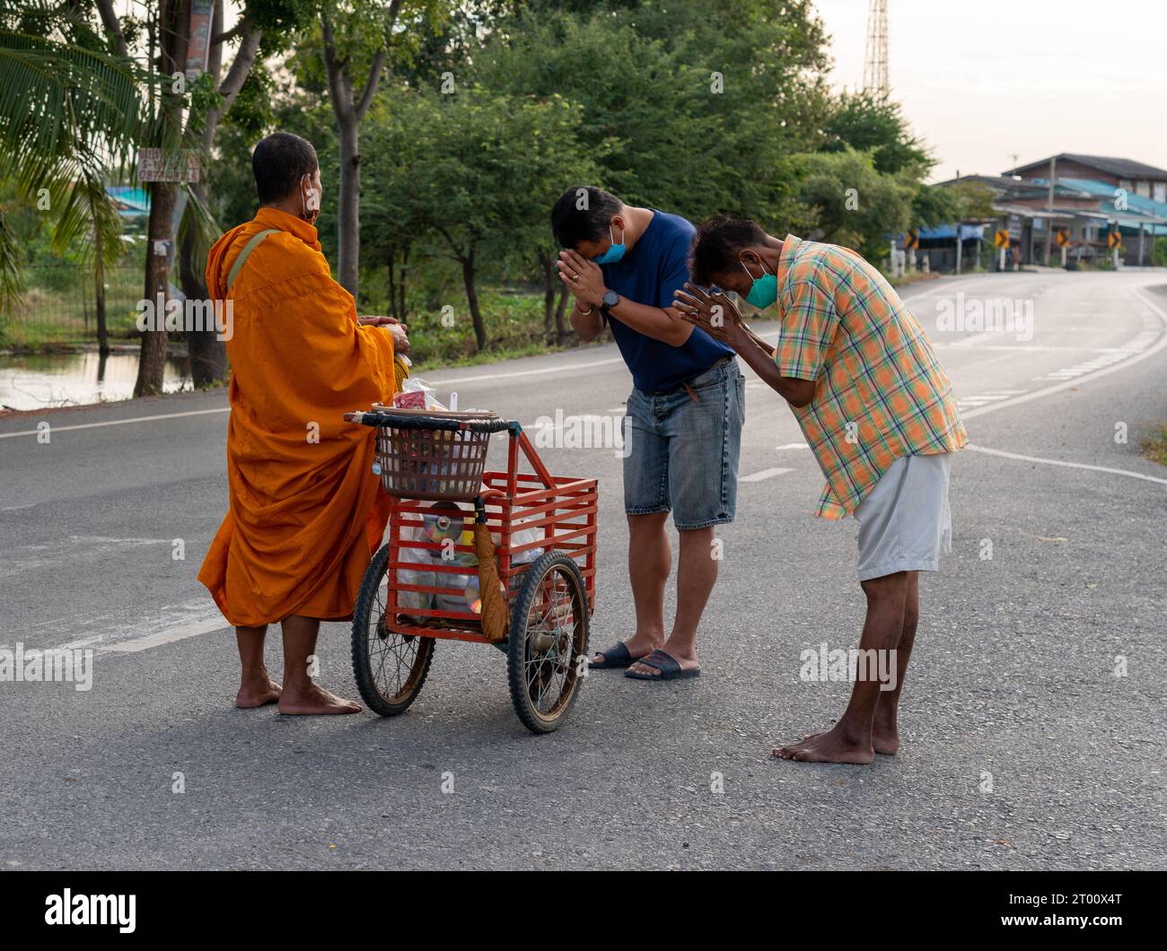 Thailändische Mönche auf Alms-Runden Stockfoto