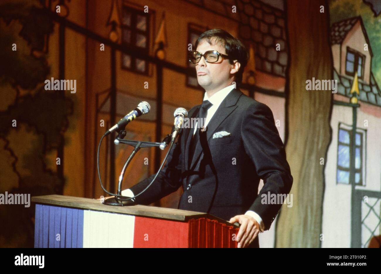 Der französische Komiker Thierry Le Luron während der Fernsehsendung "Champs Elysées" auf Antenne 2, 10. November 1984. Stockfoto