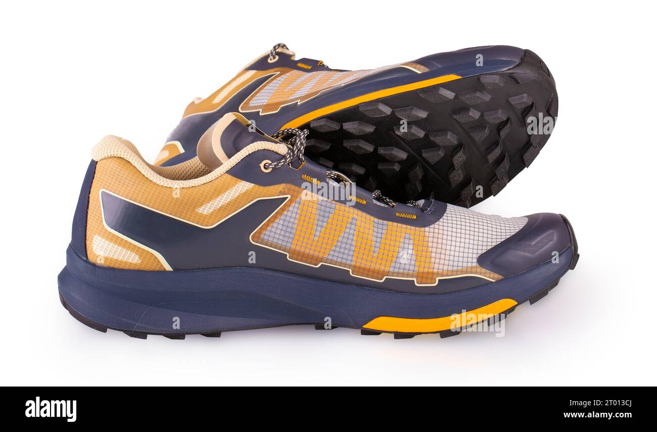 Die Outdoor-Schuhe für Männer für verschiedene Aktivitäten, Trailrunning, Freerunning, schnelles Klettern, Wandern, studio-Aufnahme auf weißem Hintergrund Stockfoto