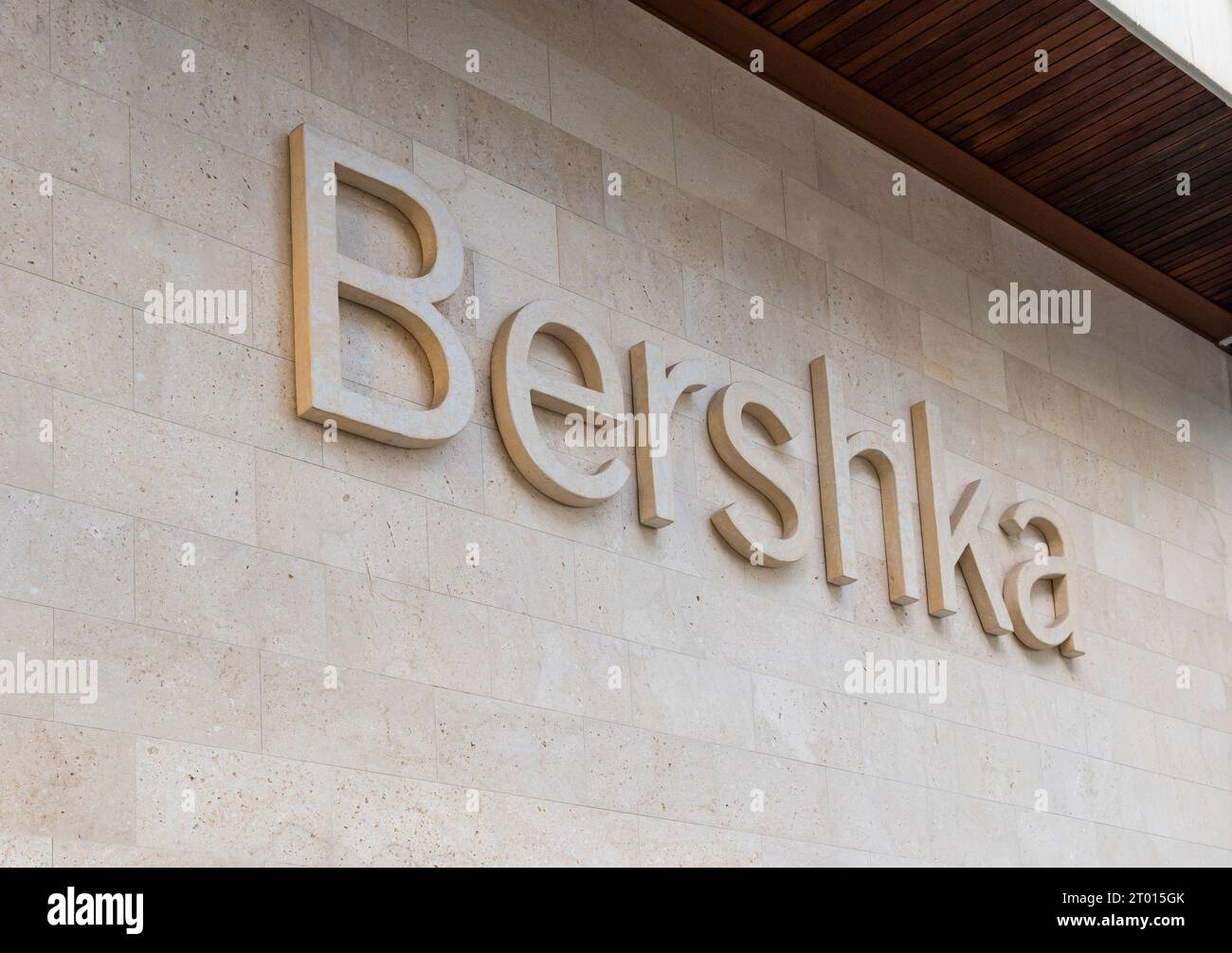 Palma de Mallorca, Spanien; 11. september 2023: Nahaufnahme des Logos des internationalen Textilunternehmens Bershka. Palma de Mallorca, Spanien Stockfoto