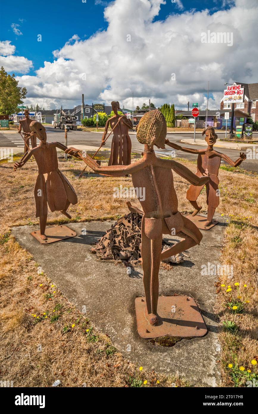 Stahlstatuen von Hans Nelson in Raymond, Washington, USA Stockfoto