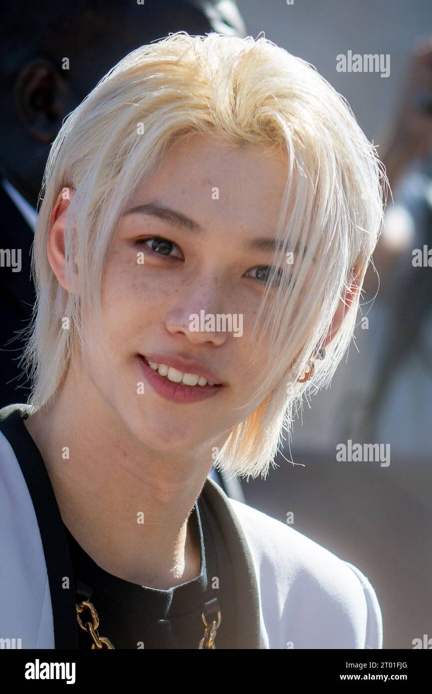 Der K-Pop-Künstler Felix nimmt an der Louis Vuitton Womenswear Spring/Summer 2024 Show im Rahmen der Paris Fashion Week auf der PARISER FASHION Week am 2. OKTOBER 2023 Teil Stockfoto