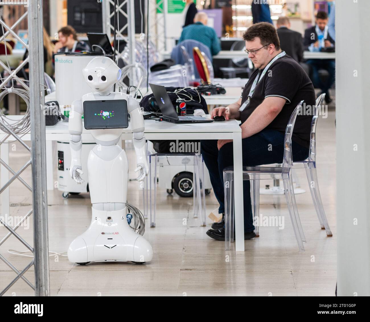 Pepper the Hospitality Roboter vom Robot Lab bei Milton keynes SMART City Robotics Competition 2023. Stockfoto