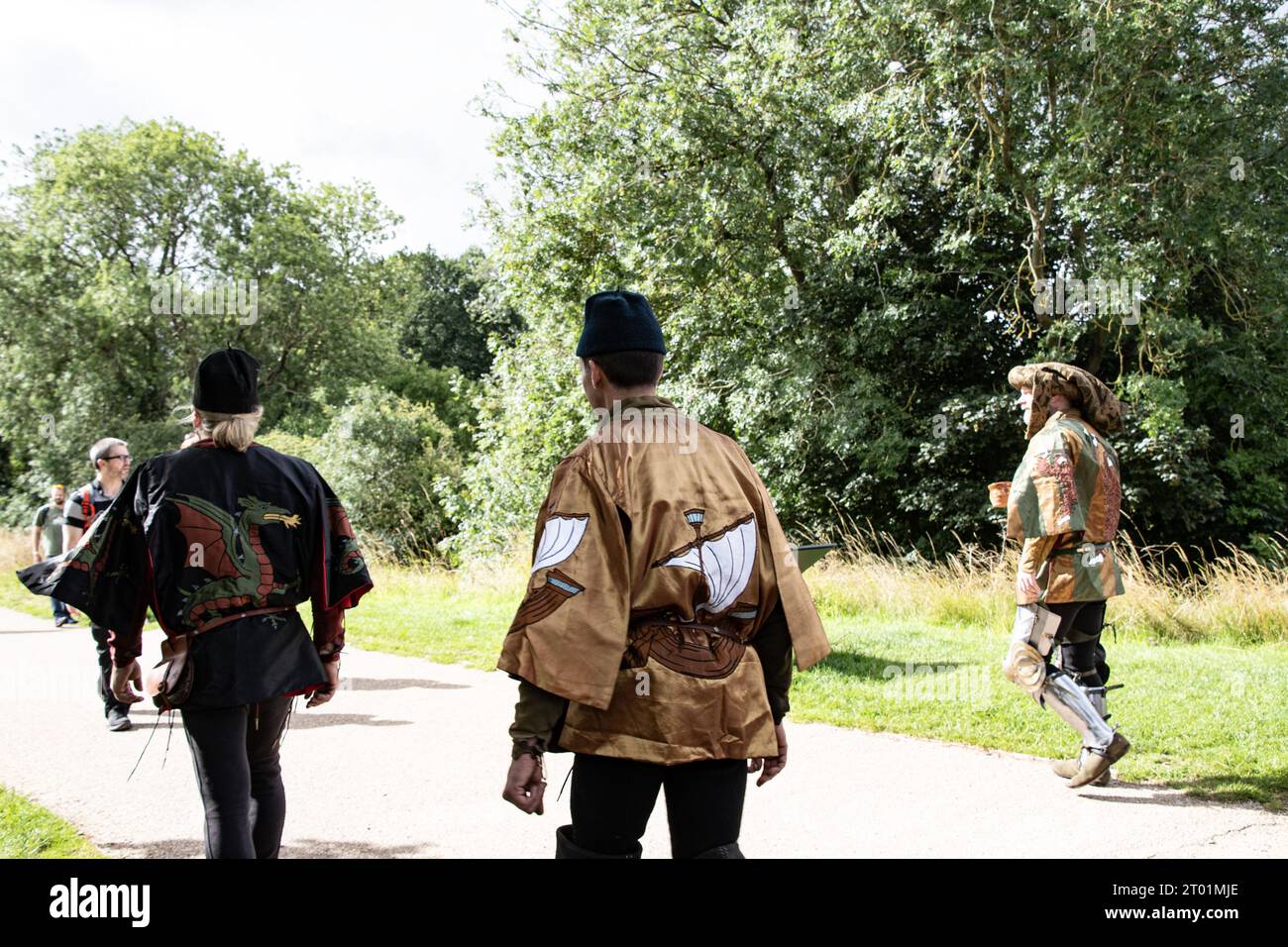 Kenilworth England 29. Juli 2023 das Ritterturnier der Burg Kenilworth trifft auf die Öffentlichkeit, wenn sie vor dem Turnier teilnehmen Stockfoto